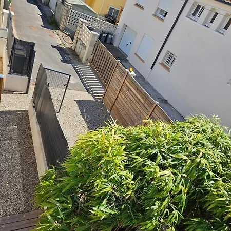 Villa-appartement De 65 M2 A * Agde